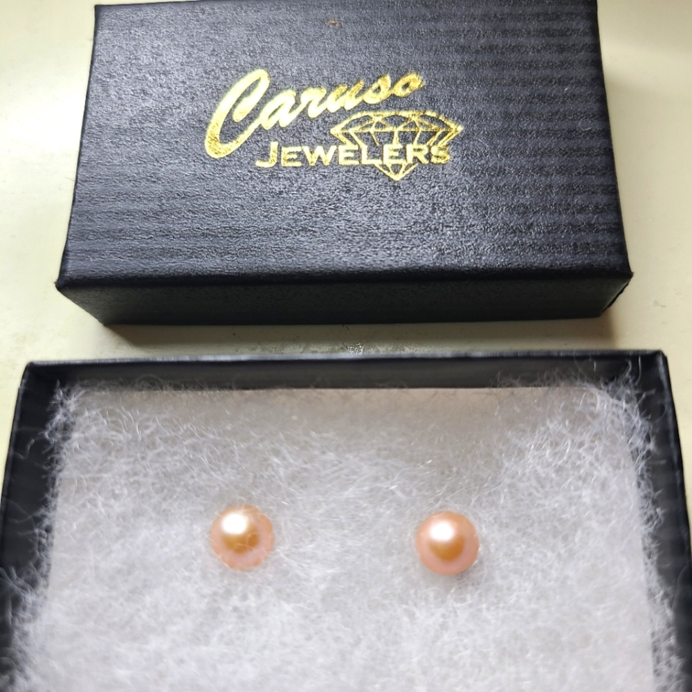 🆕️! Brand New Pink Pearl 💕Stud Earrings